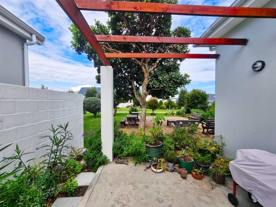 2 Bedroom Property for Sale in Sandbaai Western Cape